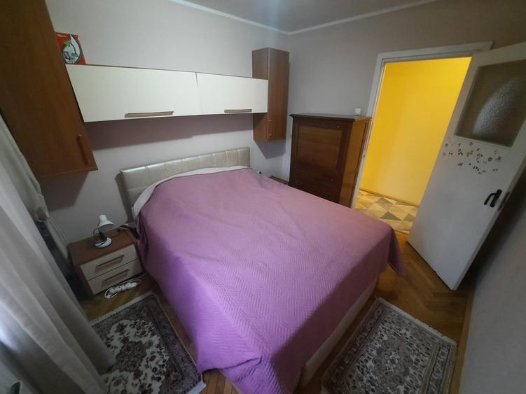Apartament cu 3 camere, etaj 2/4, zona Podu Ros - 3