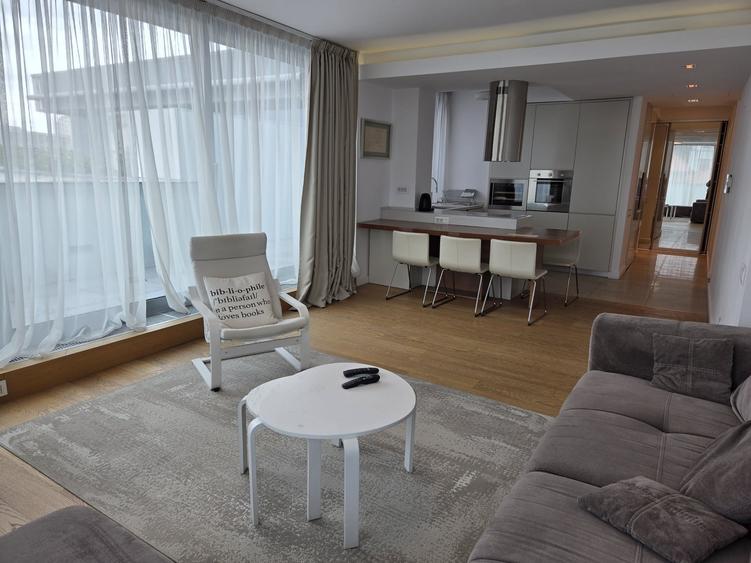 Elegant Top-Floor Apartment with Panoramic Terrace near Victoriei Avenue - 1