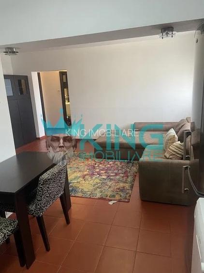 Apartament cu 3 camere semidecomandat, mobilat în Titulescu Apartament cu 3 camere semidecomandat, mobilat în Titulescu