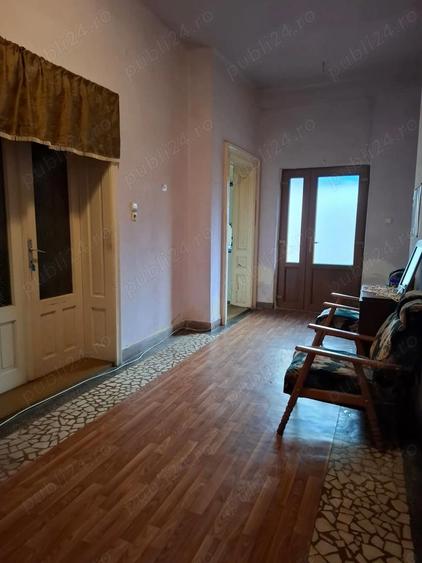 Casa in Ora?tie, zona cu vad - 1