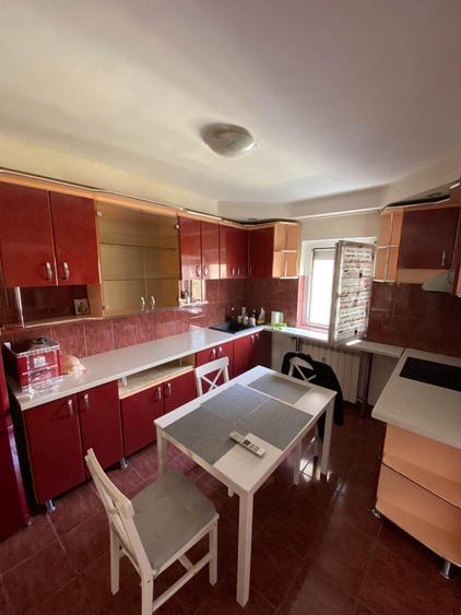 Apartament cu 3 camere decomandat în Exterior Vest