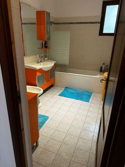 Casă individuală cu 4 camere cu Teren 520 Mp în Central