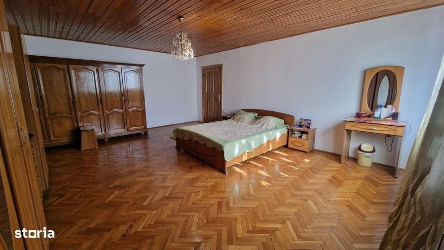 Casă cu 4 camere în Central