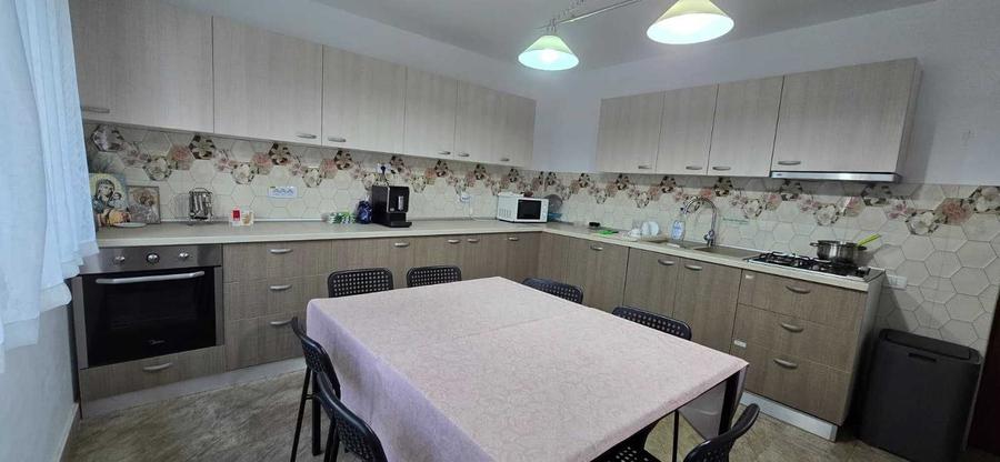 Pensiune, 10 Camere, Complet Functionala in Eforie Nord - 4