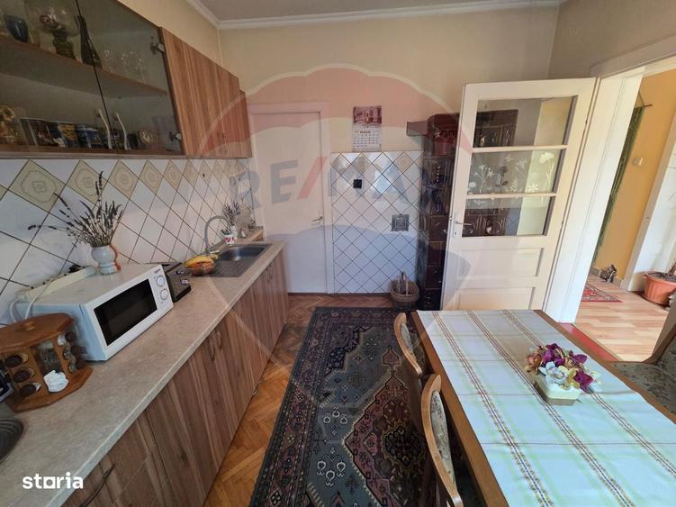 Casă cu 5 camere cu Teren 310 Mp în Central