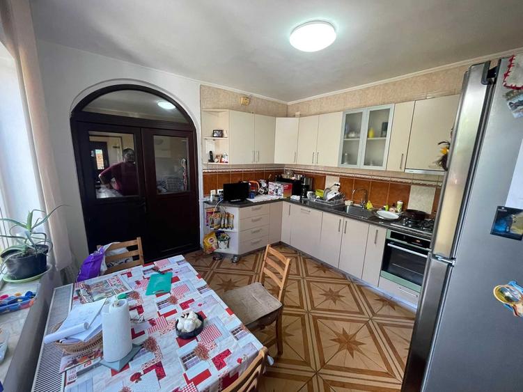 Casă cu 4 camere în Central