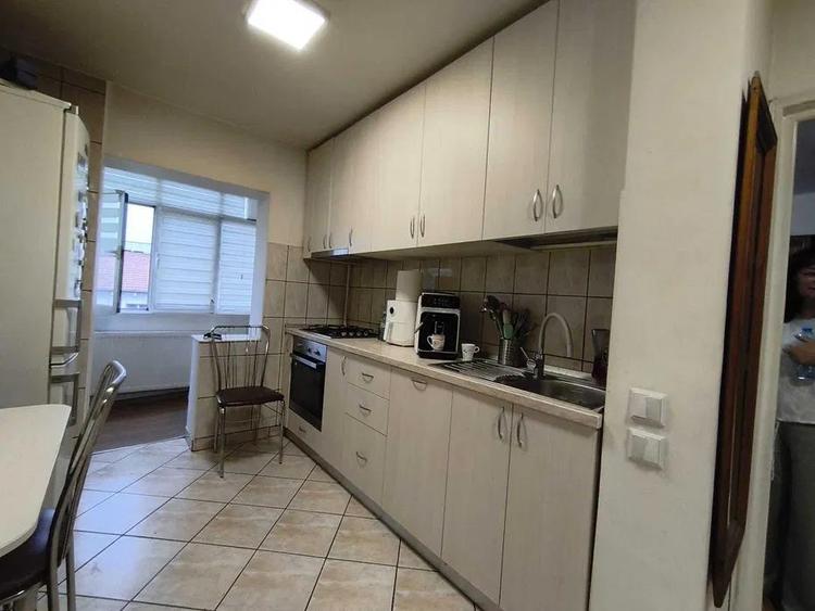 Apartament cu 3 camere decomandat în Păcurari