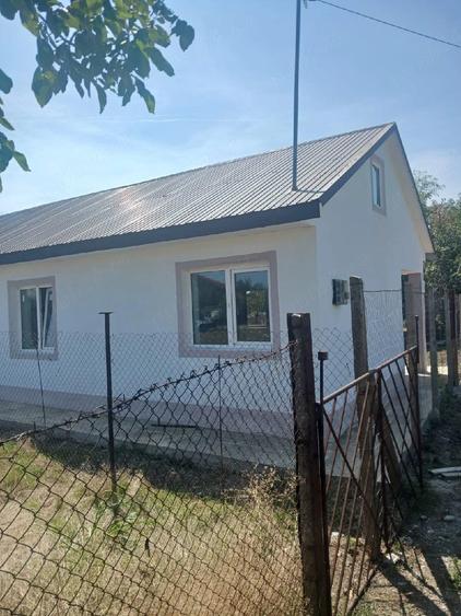 Casă cu Teren 385 Mp în Pecineaga