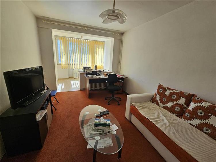 Apartament cu 3 camere semidecomandat, mobilat în Gheorgheni