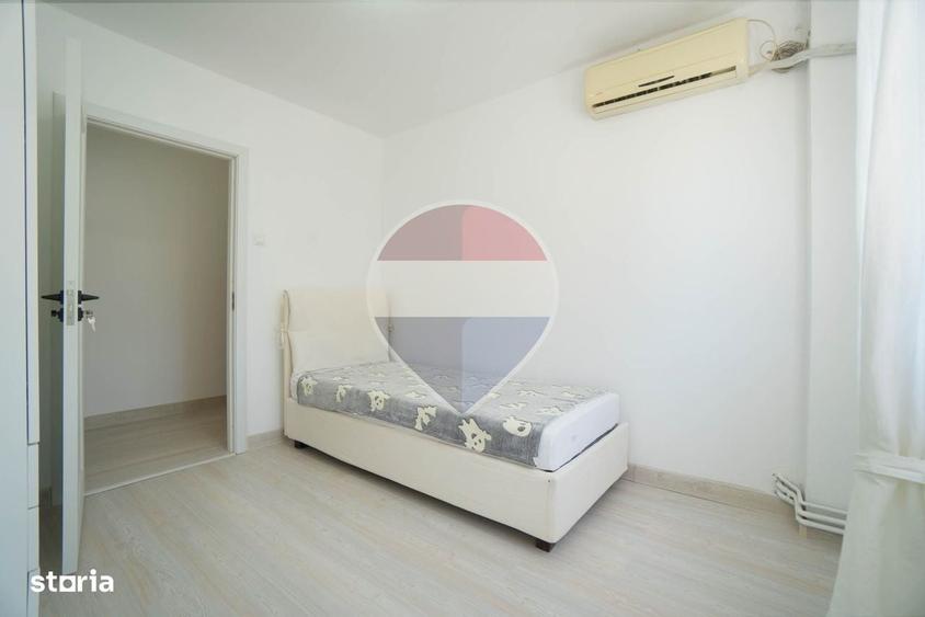 Apartament cu 4 camere decomandat în Răcădău