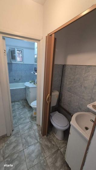 Apartament cu 3 camere decomandat în Lacul Tei