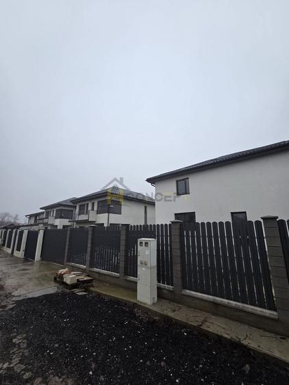 Duplex cu 4 camere cu Canalizare în Central