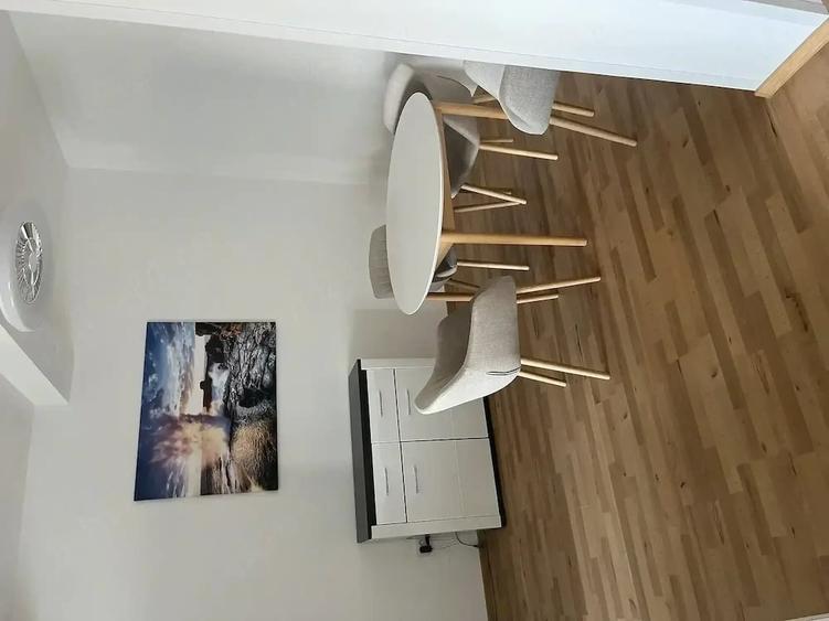 Apartament cu 3 camere semidecomandat în Fratelia