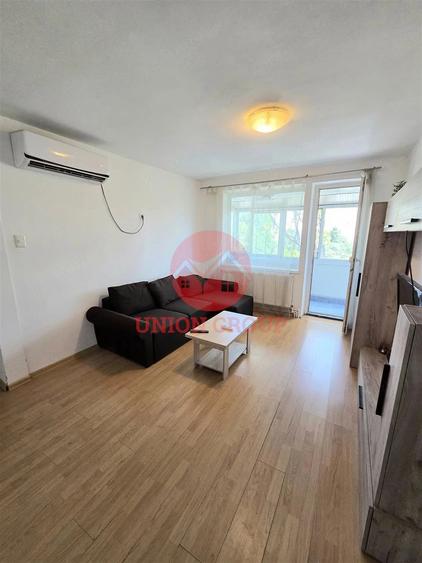 Apartament cu 4 camere decomandat în Tomis III