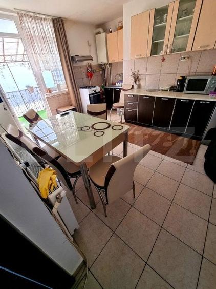 Casă individuală cu 4 camere cu Canalizare în Central