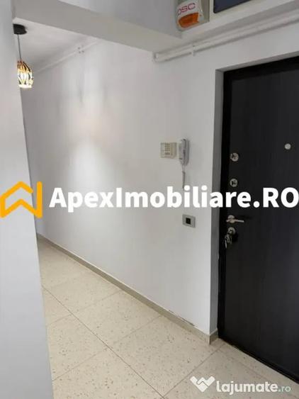 Apartament cu 4 camere decomandat în Titan