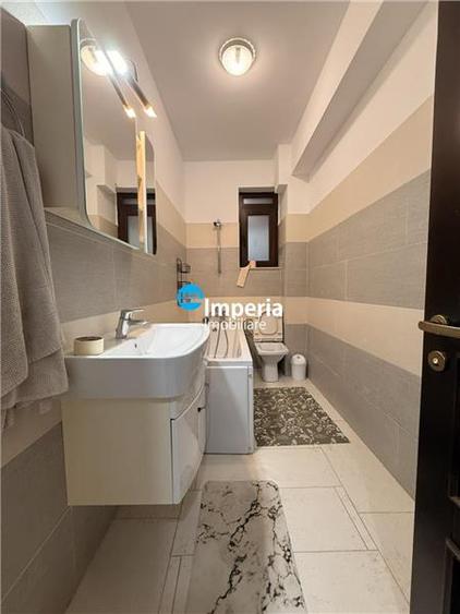 Apartament cu 2 camere semidecomandat în Podul de Fier