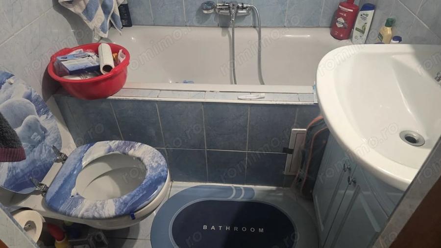 Apartament cu 3 camere semidecomandat în Dacia