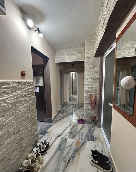Apartament cu 3 camere decomandat, mobilat în Central