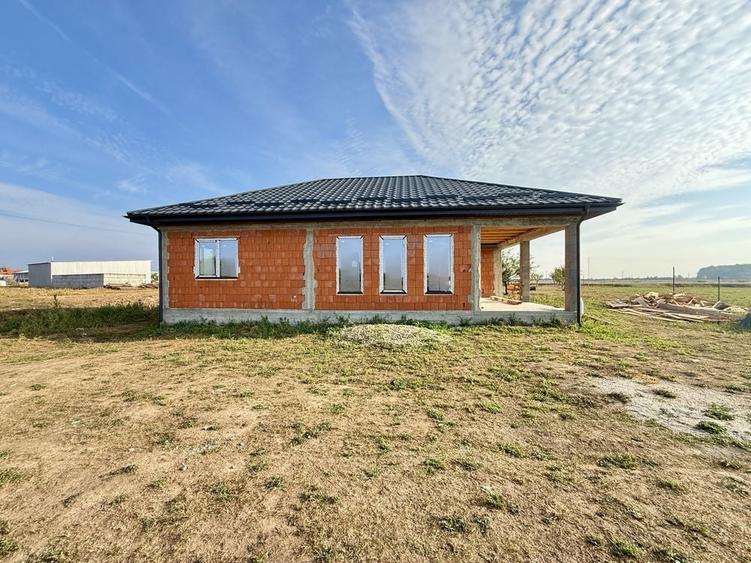 Casă cu 4 camere decomandat în Cionchești