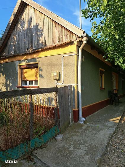 Casă cu 3 camere cu Teren 2700 Mp în Cenaloș