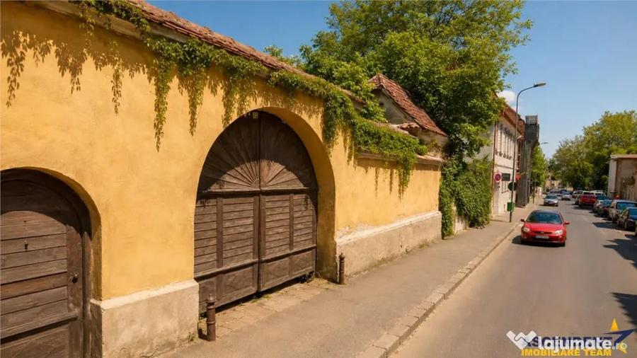 Casă cu 3 camere cu Teren 185 Mp în Centrul Istoric