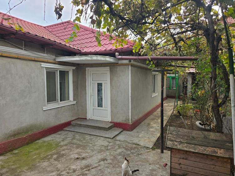 Casă individuală cu 3 camere cu Teren 330 Mp în Km 4-5