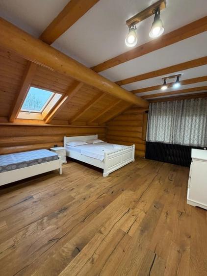 Casă individuală cu 6 camere cu Teren 5500 Mp în Sucevița