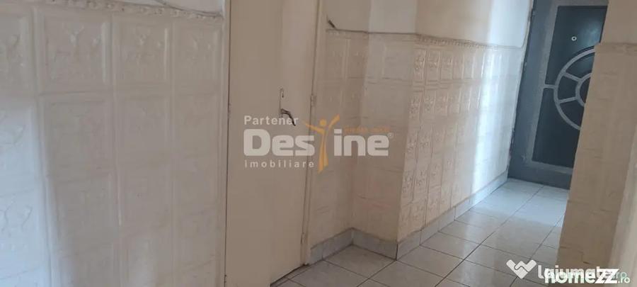 APARTAMENT CU 3 CAMERE IN ZONA MATERNA SITUAT LA ETAJUL 3 BL - 17