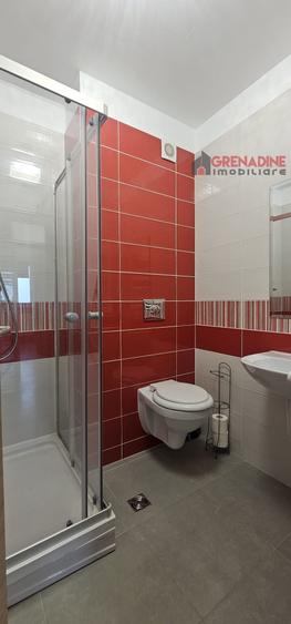 Apartament cu 3 camere decomandat în Tractorul