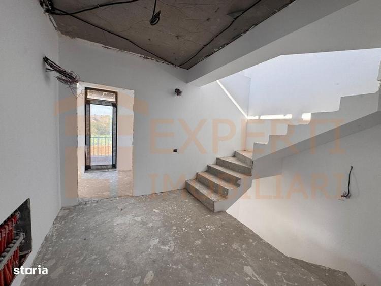 Casă cu 4 camere cu Teren 214 Mp în Palazu Mare