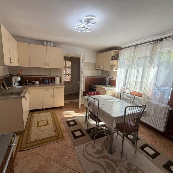Casă cu 4 camere în Bârzava