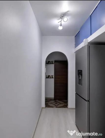 Apartament cu 3 camere semidecomandat în Central