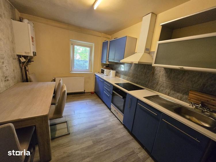 Apartament cu 3 camere decomandat în Aradului