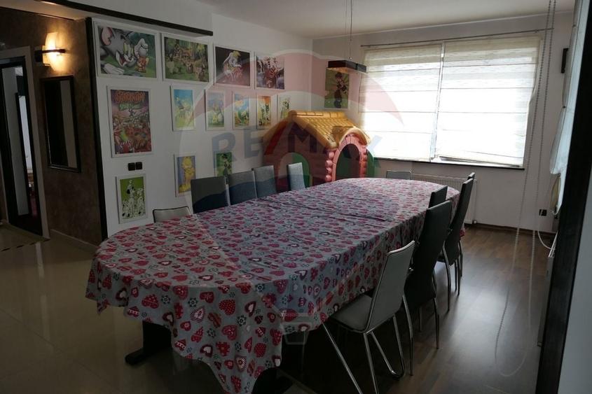 Vila cu 10 camere de vanzare in zona Centrala - 9