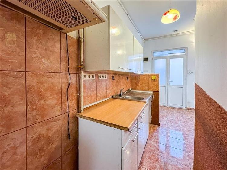 FILM!Apartament 2 camere decomandate, parter, in casa,curte comuna,Central,Braso - 5