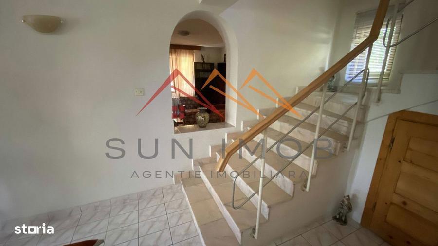 Vila de vanzare, teren 3100 mp, 7 camere, 6 grupuri sanitare, 3 CT, an - 16