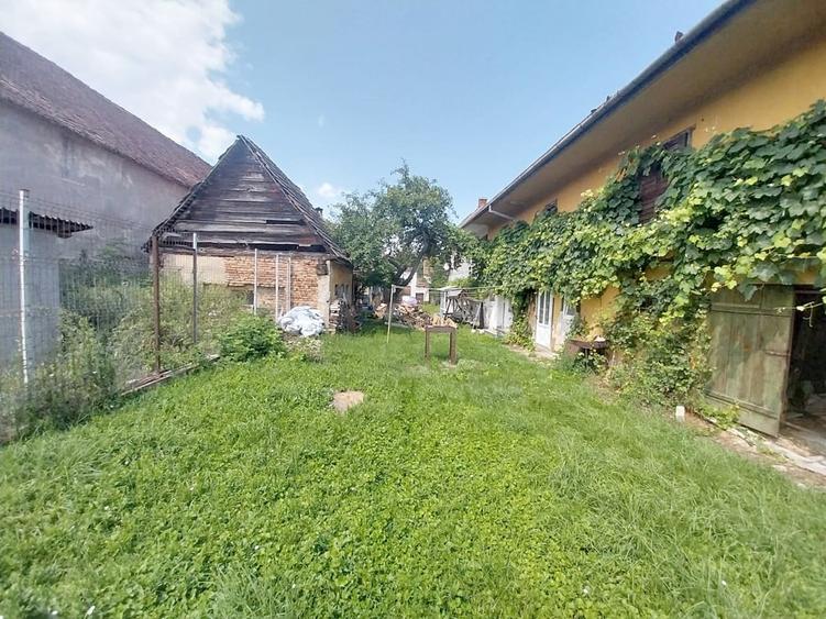 Râșnov, casă săsească cu teren generos. - 1