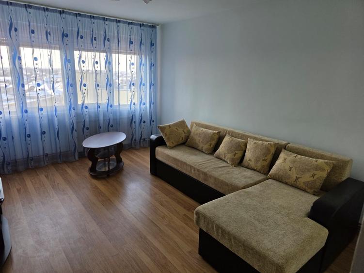 Central, langa Piata 700 - 1