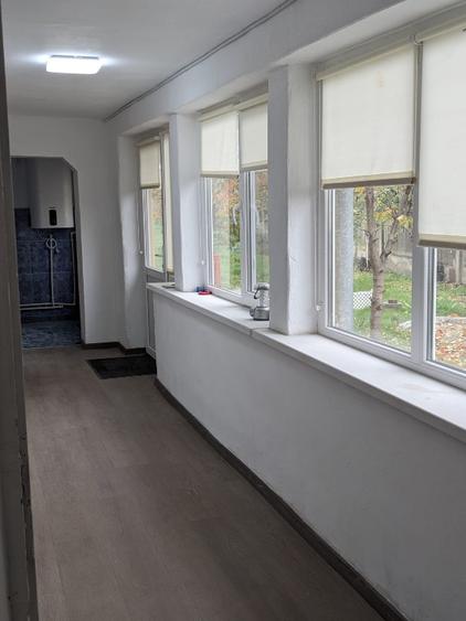 Proprietar vand casa renovata , cu teren 2000 mp ,deschidere de 113 m,in comuna  - 1