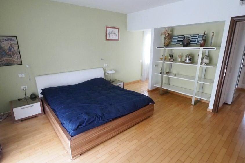 Casă individuală cu 5 camere cu Canalizare în Pipera