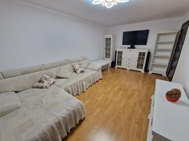 Vand sau inchiriez(minim 6 luni)apartament 3 camere - 8