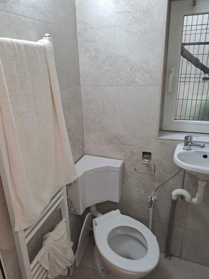 Dau in chirie zona pod ira camera ,bucatarie, baie hol - 5