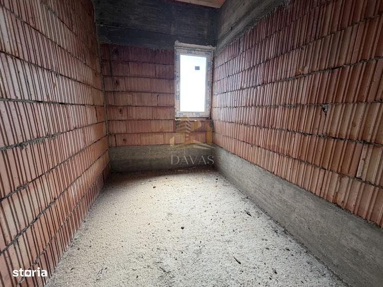 Casă cu 4 camere în Dâmbul Rotund