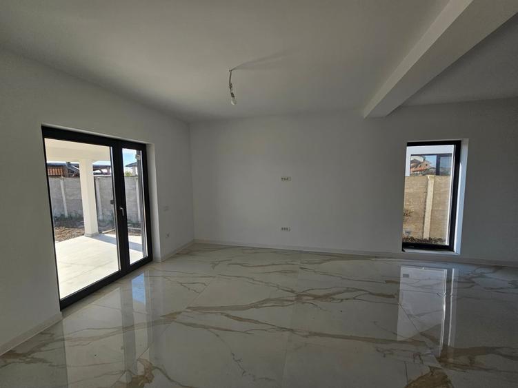 Duplex nou, P+E, 1 apartament la cheie, 1 la gri, Moșnița Veche, comision 0% - 15