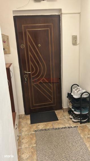 Apartament cu 3 camere decomandat în Berceni
