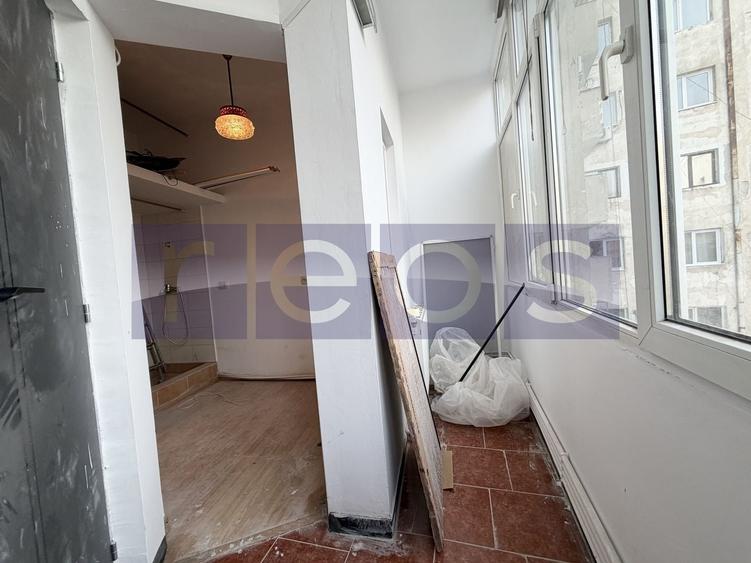 Apartament cu 4 camere semidecomandat, mobilat în Universitate