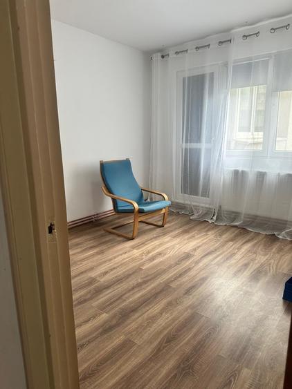 Apartament cu 3 camere decomandat în Obor
