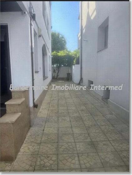 Vila de inchiriat zona FALEZA NORD - 1