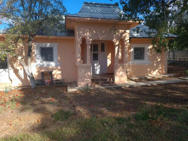 Vand casa cu teren agricol comuna spineni sat cuza voda jud olt - 1